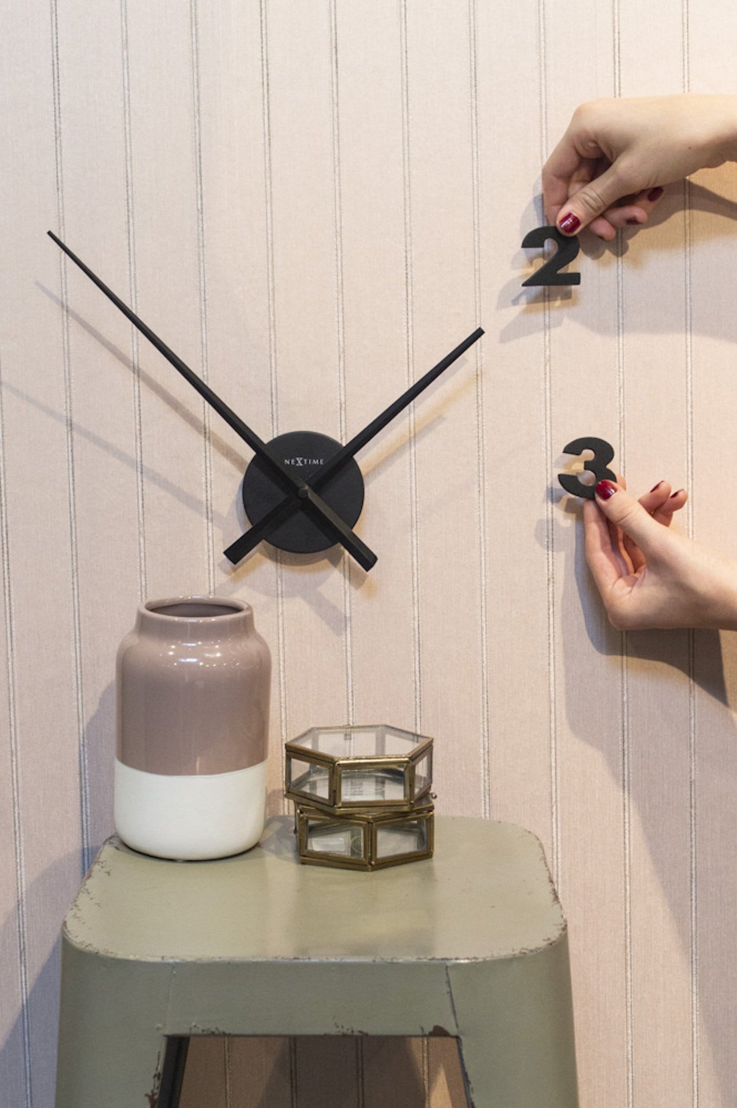 Wall clock - 48 x 3 cm - Aluminum - 'Small Hands'