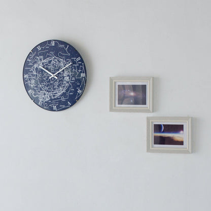 NeXtime wandklok van 35 cm met glazen koepel en glow-in-the-dark sterrenbeeld Milky Way dome, geschikt voor muurdecoratie