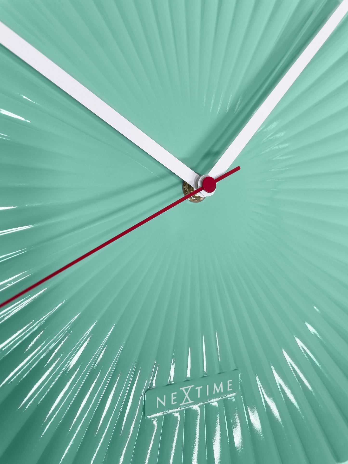 Wall clock 40cm-Silent-White/Green-Polyresin-NeXtime 'Mousse'