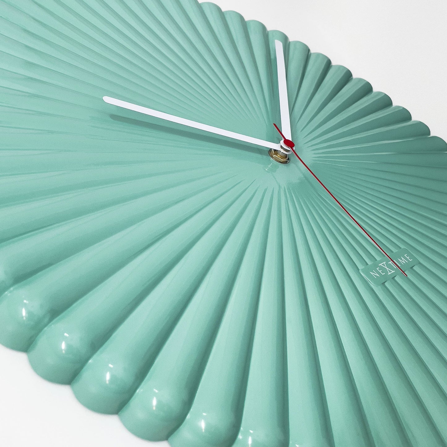 Wall clock 40cm-Silent-White/Green-Polyresin-NeXtime 'Mousse'