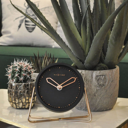 NeXtime Clocks table clock made of polyresin, 17.5 x 15.5 x 5 cm, with a stylish atmospheric design.