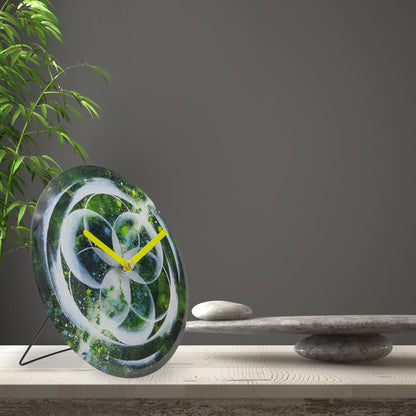 NeXtime Clocks Cosmo tafelklok van 20cm, groene wijzerplaat, stil, temperglas, geschikt voor tafel of muur.
