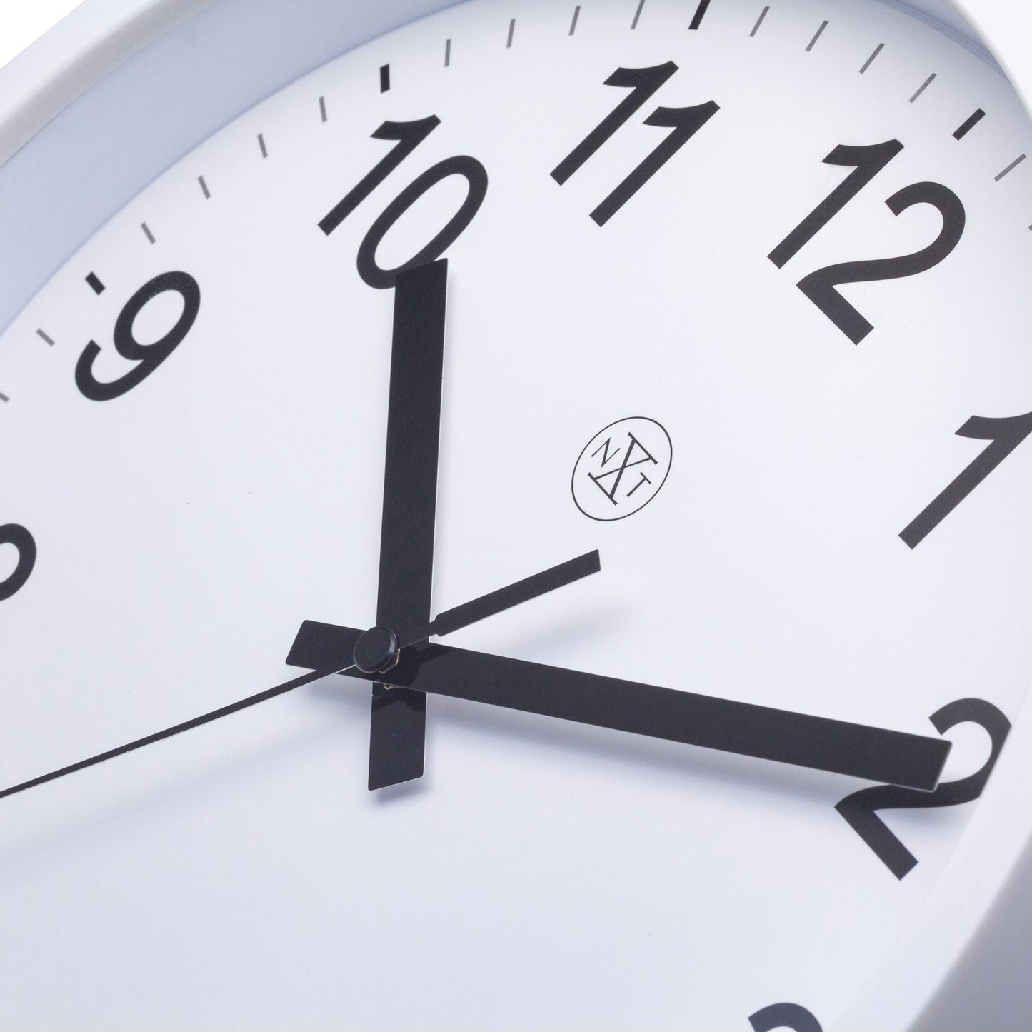 Wall clock 25.5cm - Silent - Plastic - "Robust"