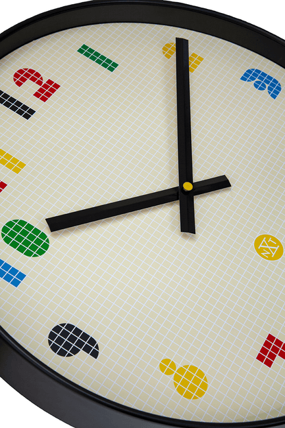 NeXtime Clocks wandklok 35cm zwart met kleurrijke wijzers, stille ABS-constructie, model 'Bit' voor moderne interieurs
