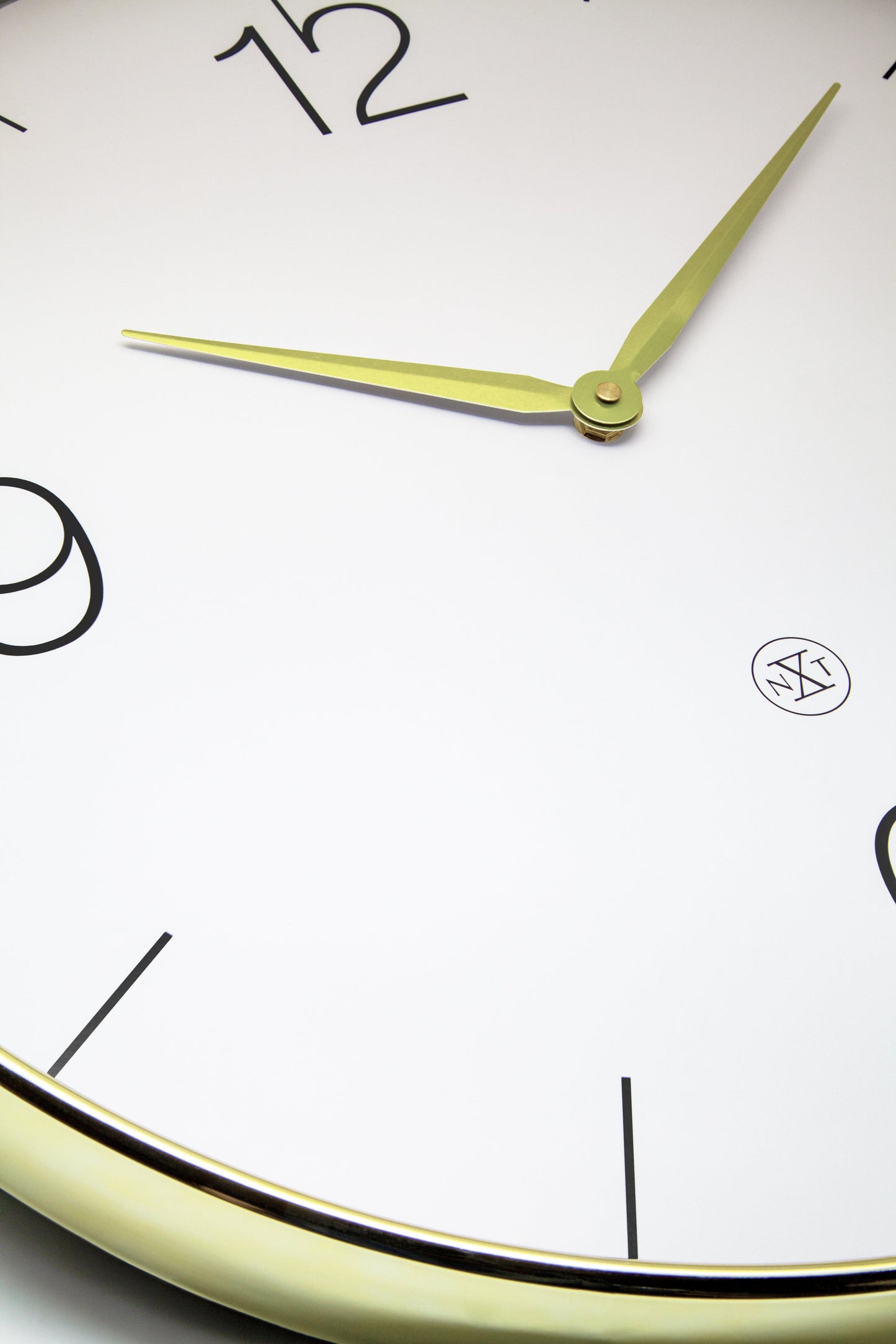 Wall clock 51cm-Silent-Gold/Chrome/Grey-Plastic-nXt 'Finesse Large'
