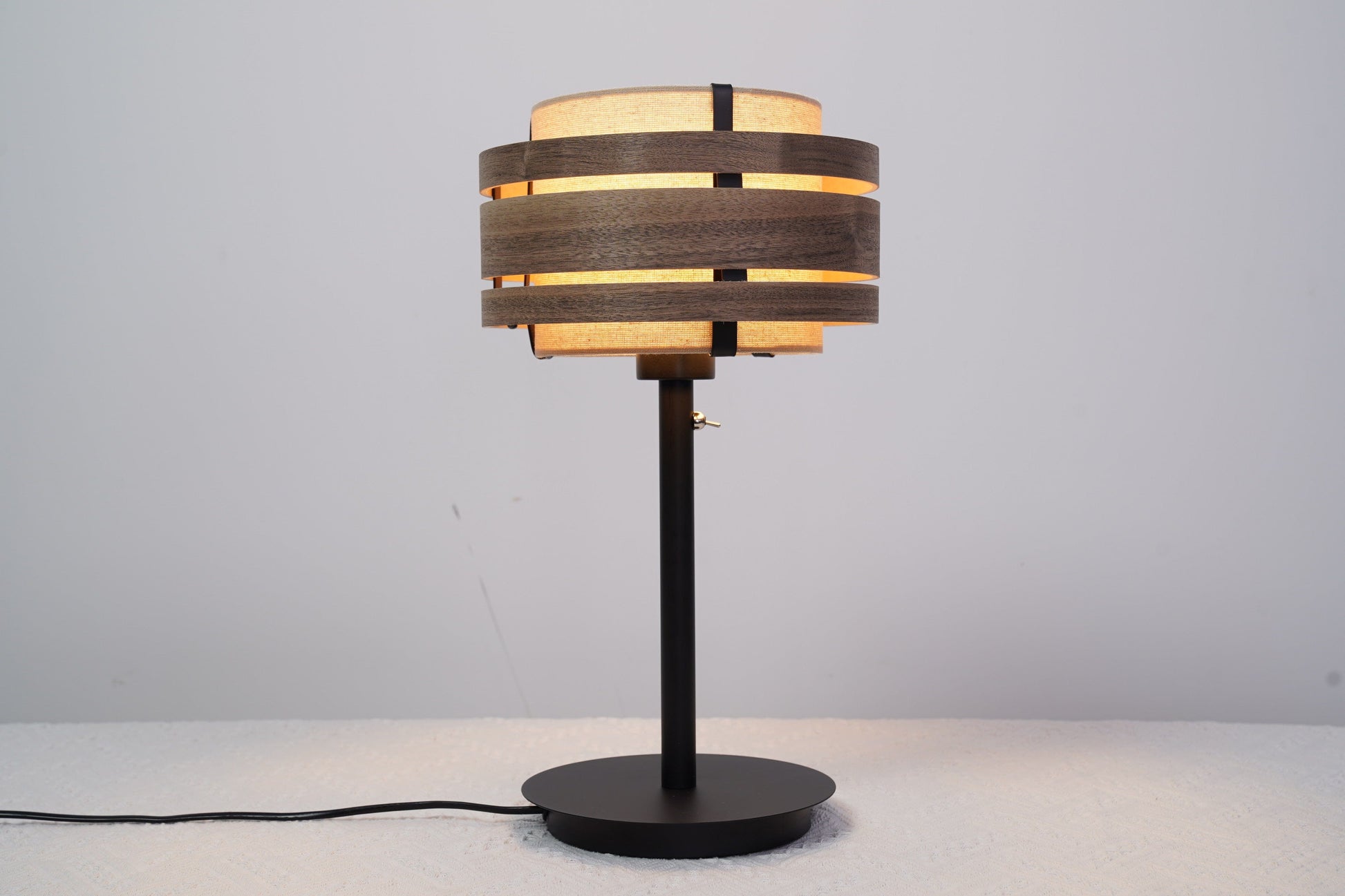Zwarte metalen tafellamphouder voor E27 lampen, 35x20cm, geschikt voor universeel gebruik, van NeXtime Clocks.