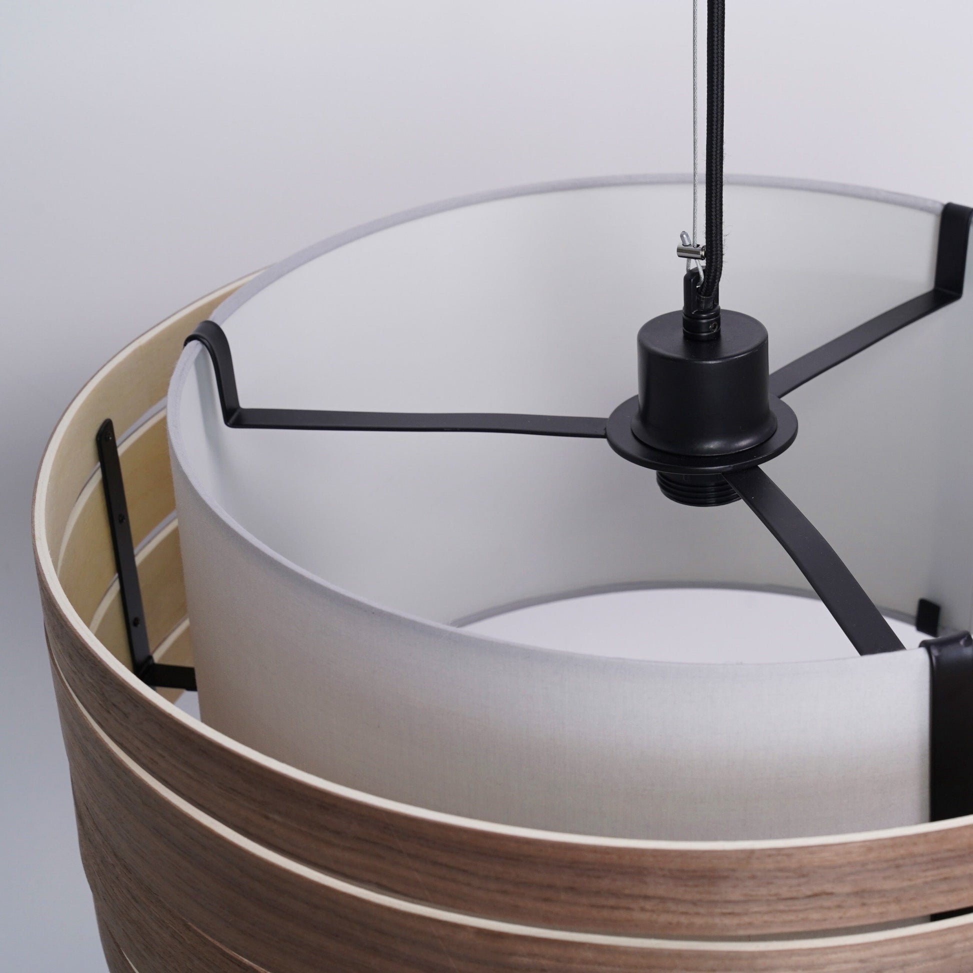 Black Pendant Electric Unit with E27 socket, stainless steel wire, fabric power cable, suitable for lighting installations.