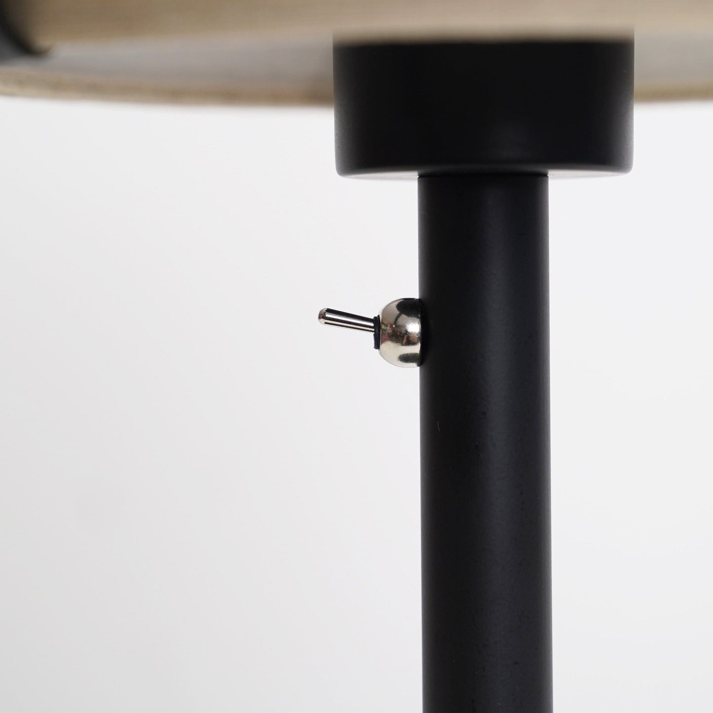 Zwarte metalen tafellamp standaard voor E27 fitting, 35x20cm, geschikt voor verlichting en decoratie.